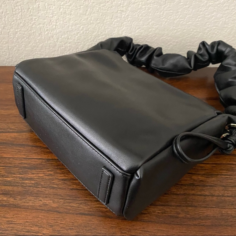 Black Gathered Scrunchie Drawstring Shoulder Bag … - image 5